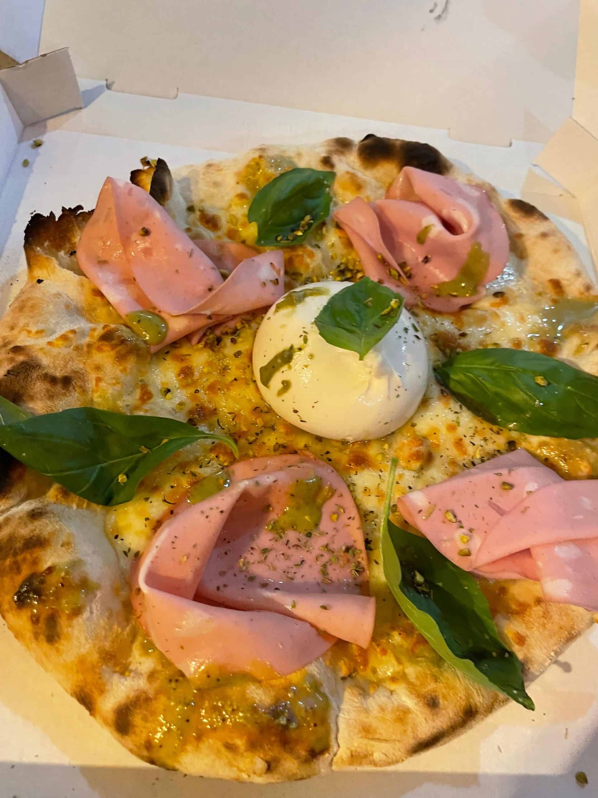 Marina Paty Accueil Palamos Pizza Burrata scaled Palamós